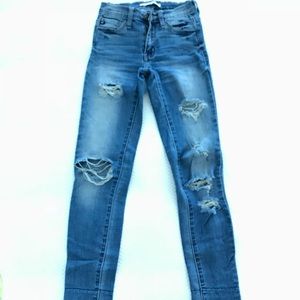 Kancan petite booty popping jeans